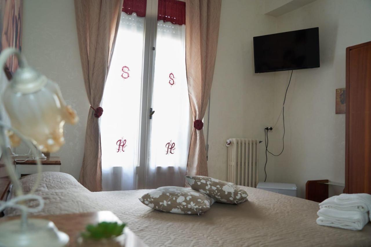 Le Stanze Di Ricci - Affittacamere Low Cost Lesina Ngoại thất bức ảnh