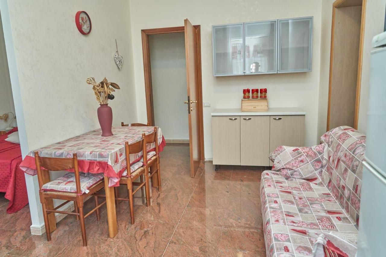Le Stanze Di Ricci - Affittacamere Low Cost Lesina Ngoại thất bức ảnh