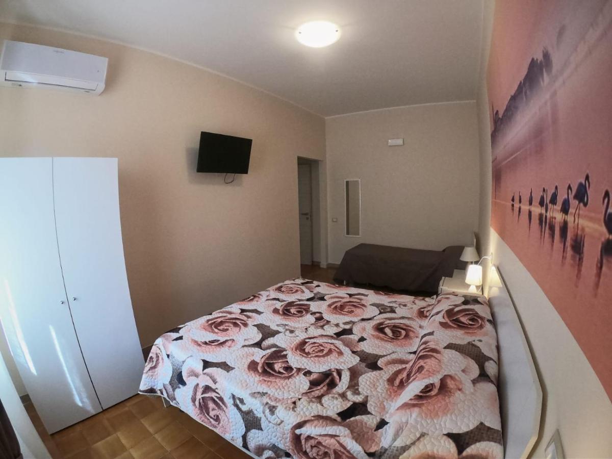 Le Stanze Di Ricci - Affittacamere Low Cost Lesina Ngoại thất bức ảnh