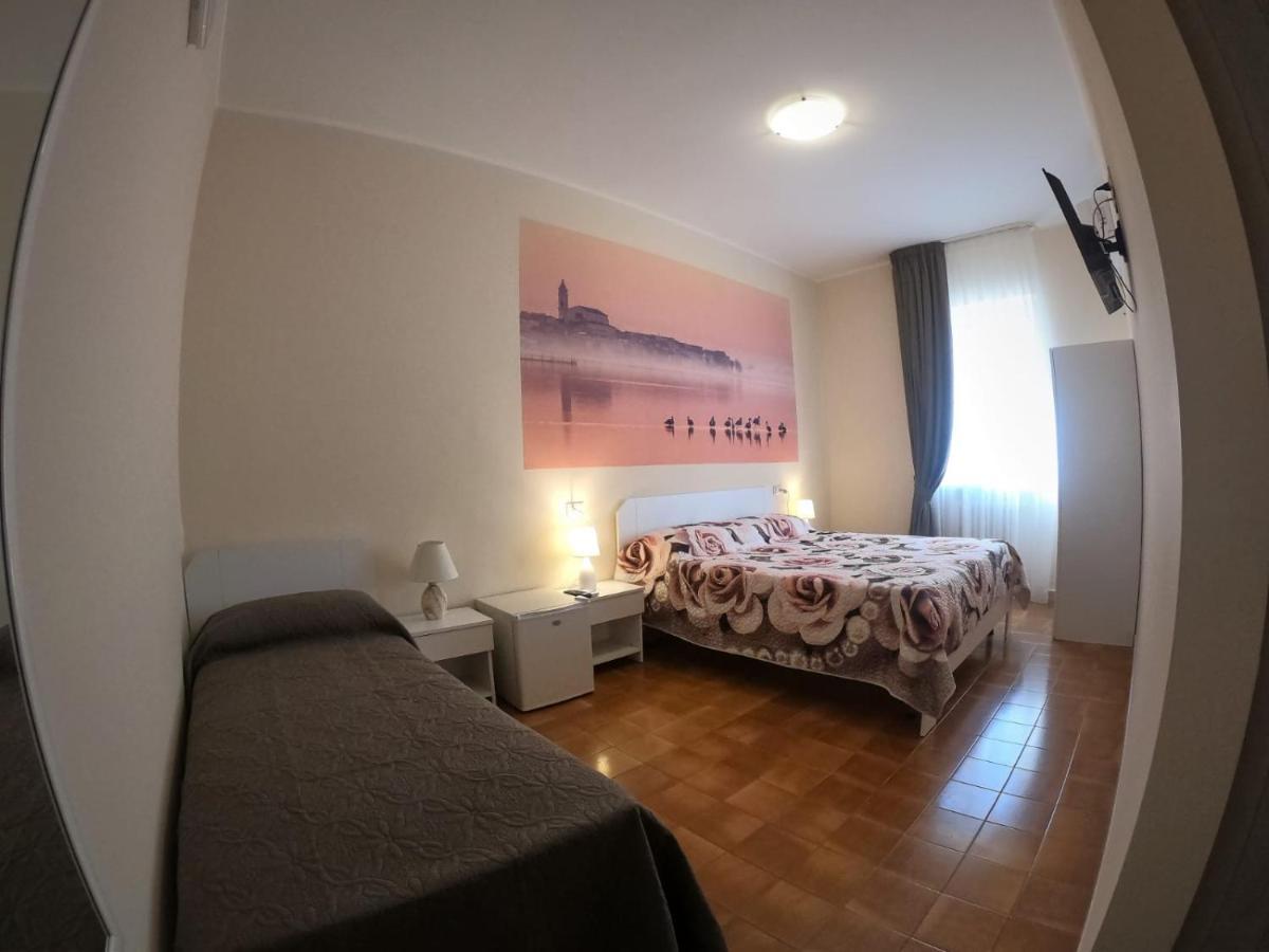 Le Stanze Di Ricci - Affittacamere Low Cost Lesina Ngoại thất bức ảnh
