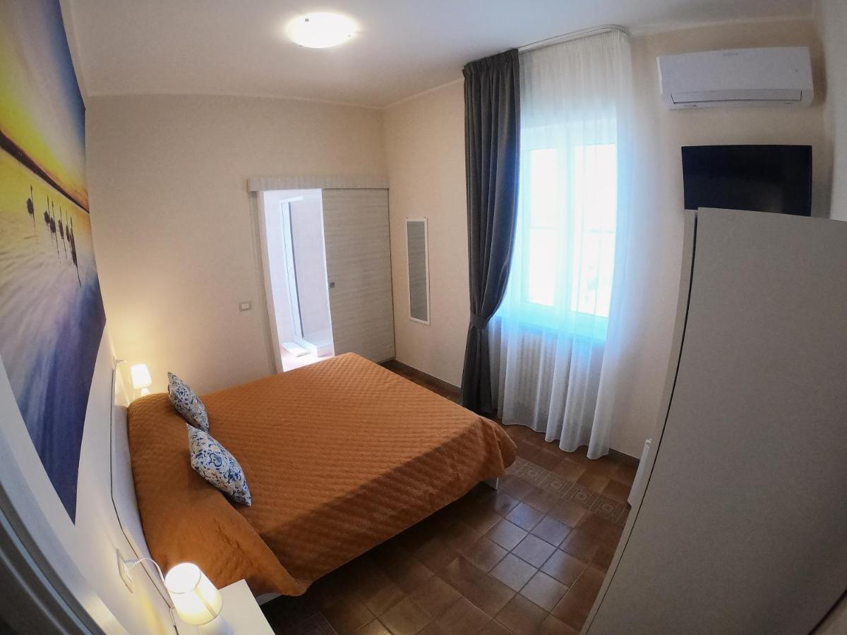 Le Stanze Di Ricci - Affittacamere Low Cost Lesina Ngoại thất bức ảnh