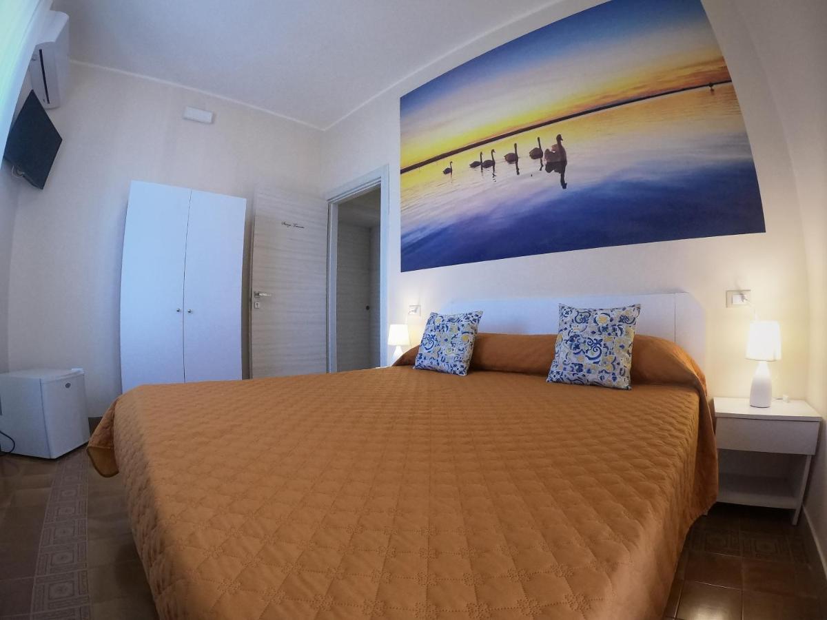 Le Stanze Di Ricci - Affittacamere Low Cost Lesina Ngoại thất bức ảnh